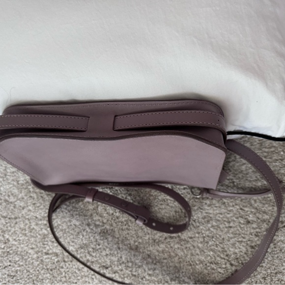 Madewell Simple Convertible Clutch/ Crossbody Bag in Lavender Leather - Picture 6 of 8